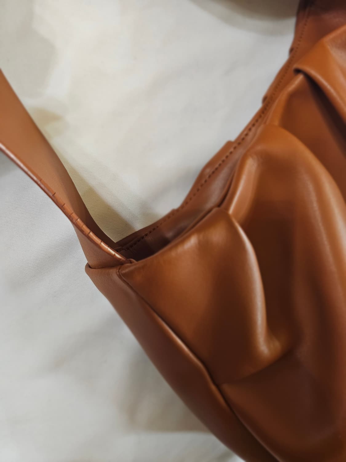 HOZE GABBY TAN 호재 호제 개더링 개비 호보백 숄더백 브라운 상품이미지8