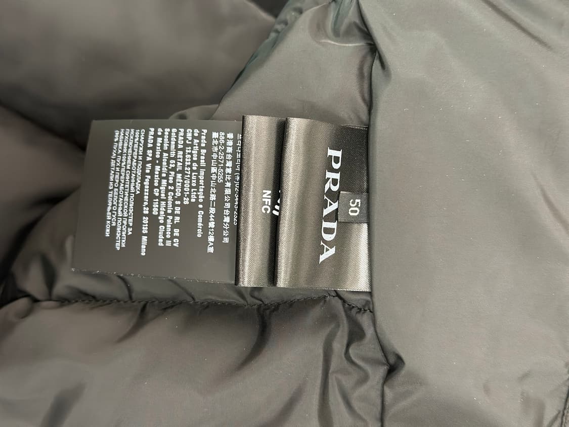 [정품][민트급/50사이즈] 프라다 트라이앵글 로고 다운 패딩  상품이미지8