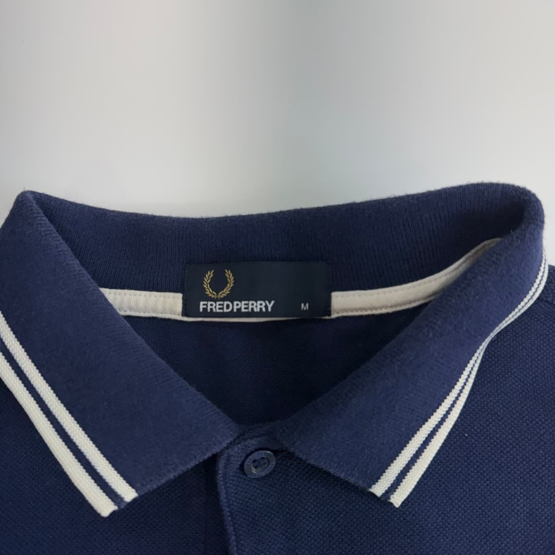 Fredperry 프레드페리 화이트 포인트 네이비 반팔 카라티 상품이미지5