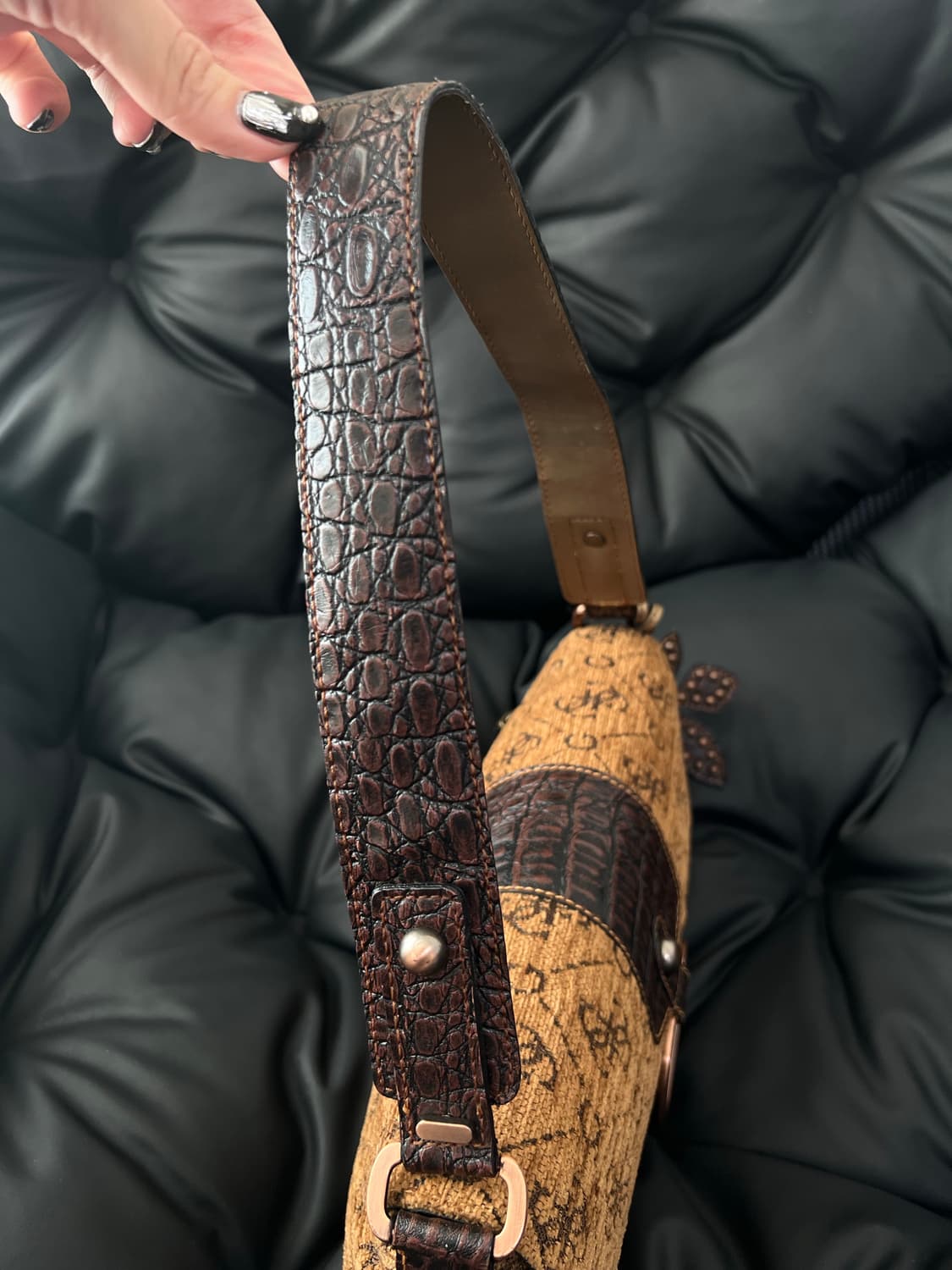 게스 Y2K 바게트백 상품이미지5