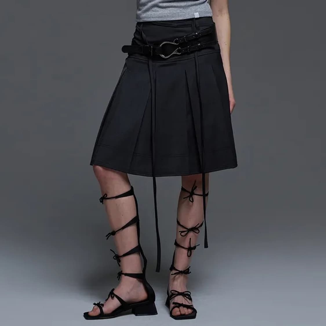 팬시클럽 플리츠 미디 스커트 블랙 상품이미지1