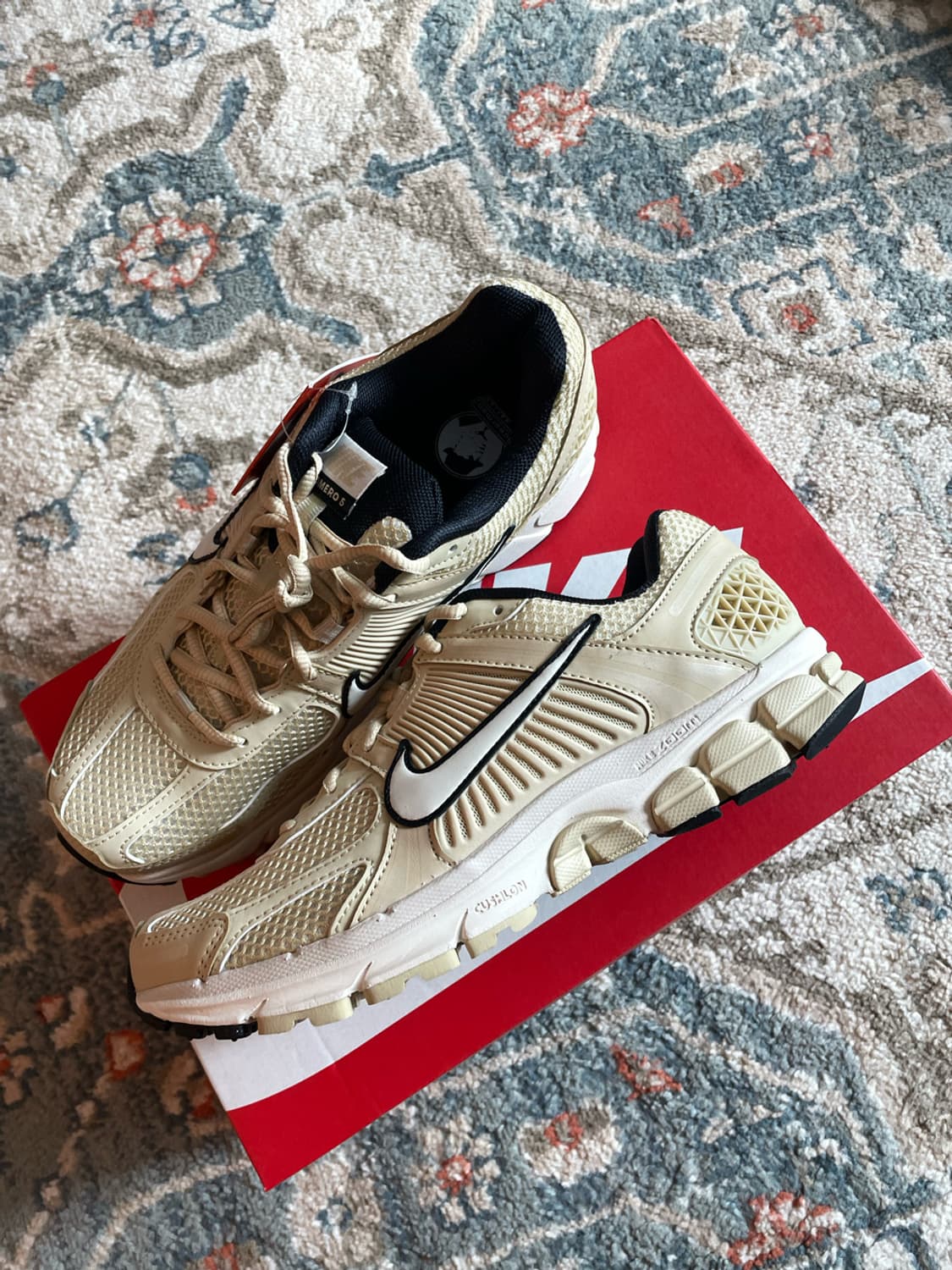 나이키 줌 보메로 5 골드 화이트(새제품,270) 상품이미지1