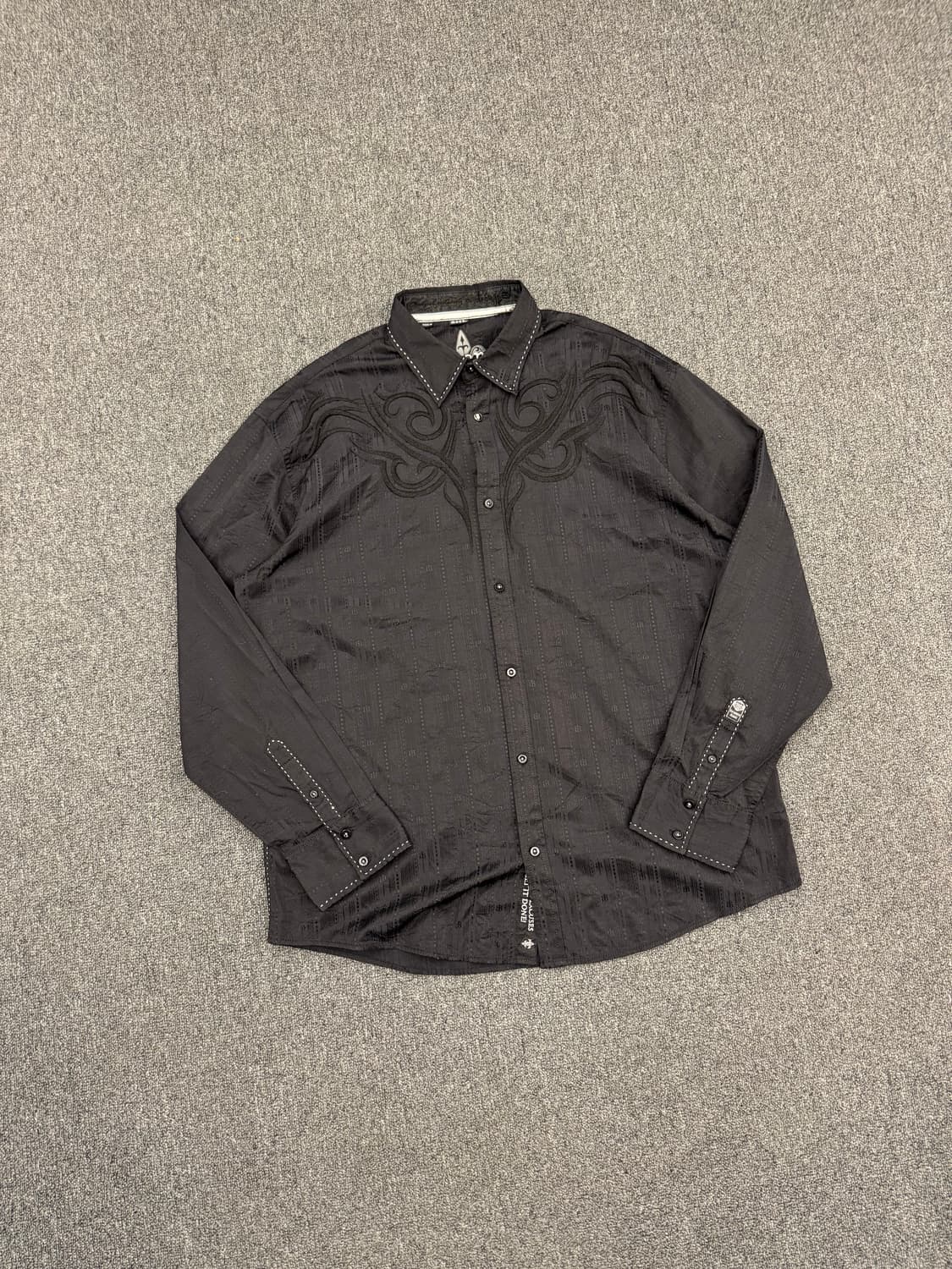 2XL)Roar 빈티지 패턴 자수 블랙 긴팔셔츠 상품이미지2