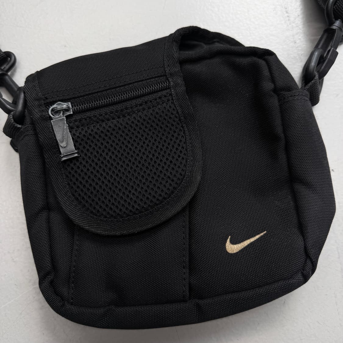 나이키 00s 스우시 테크니컬 탄창 미니 크로스백 상품이미지3