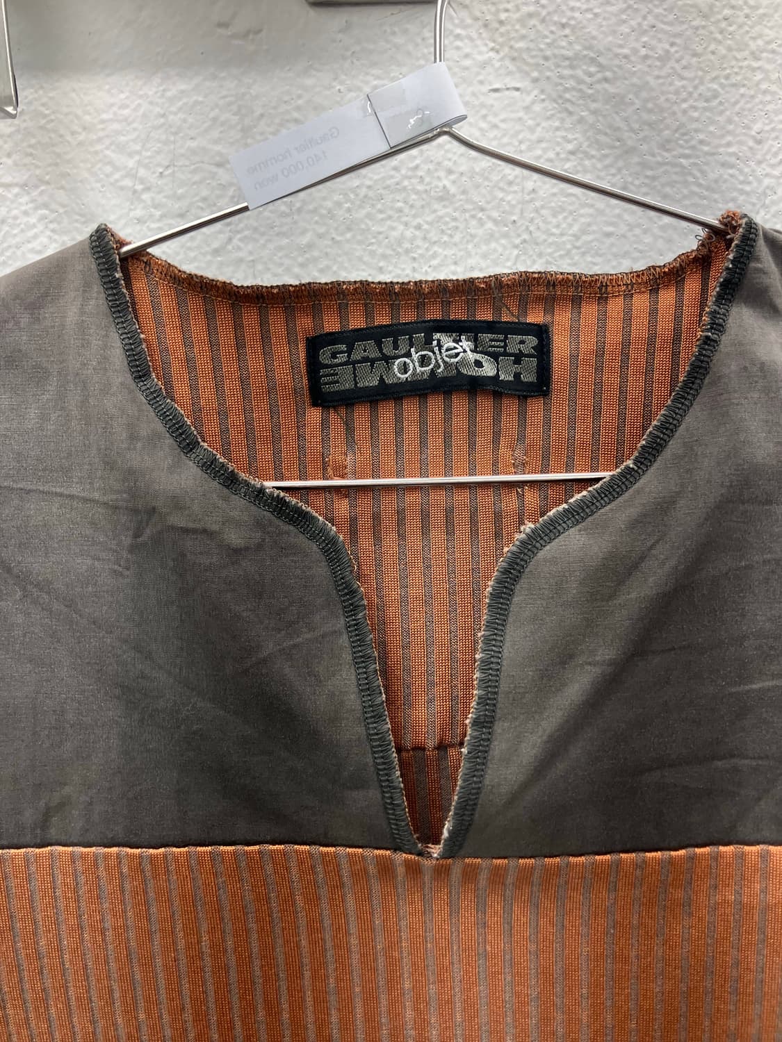 고티에옴므 브이슬릿넥 패널배색 탑 상품이미지2