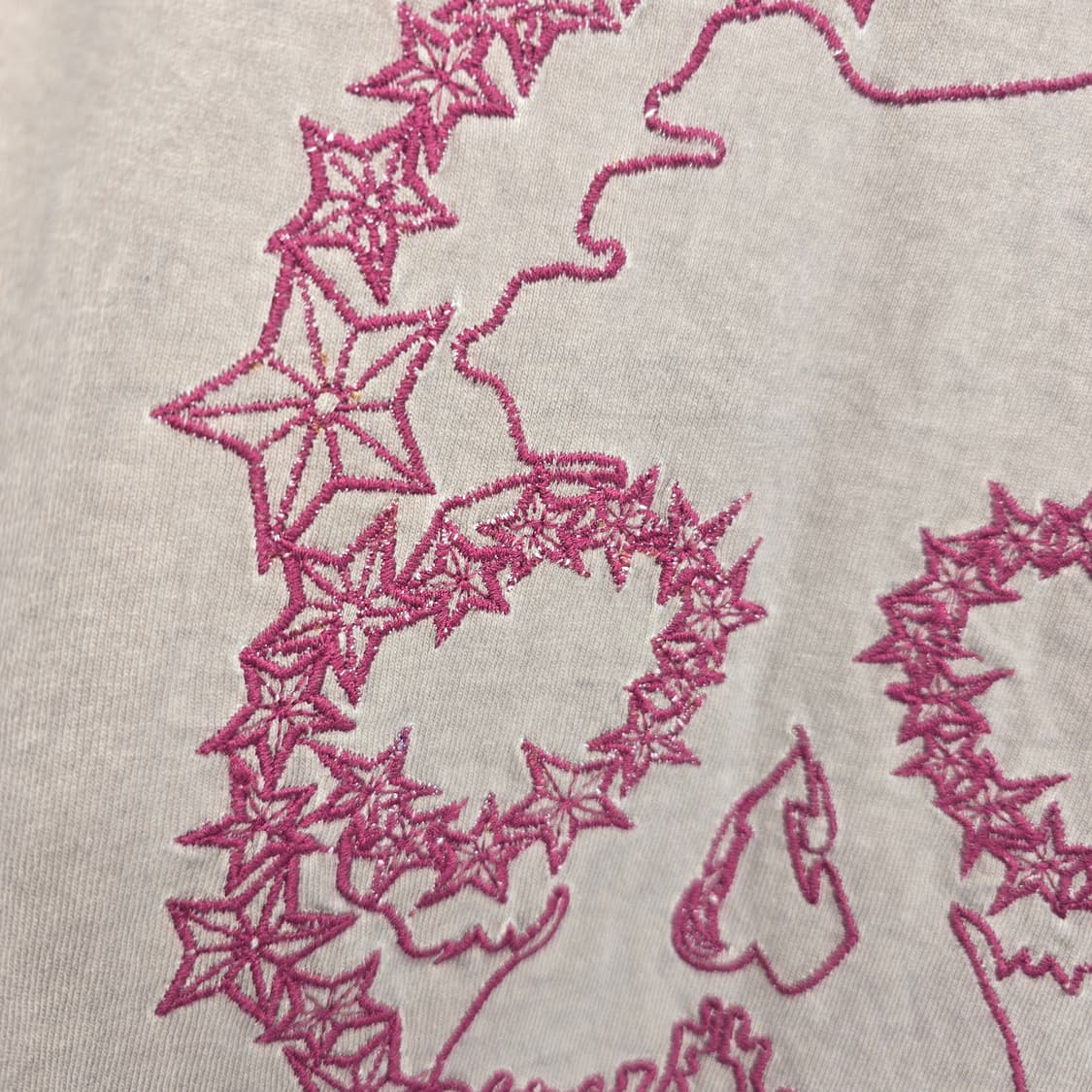 스컬 자수  톤다운 베이지 롱슬리브 상품이미지5