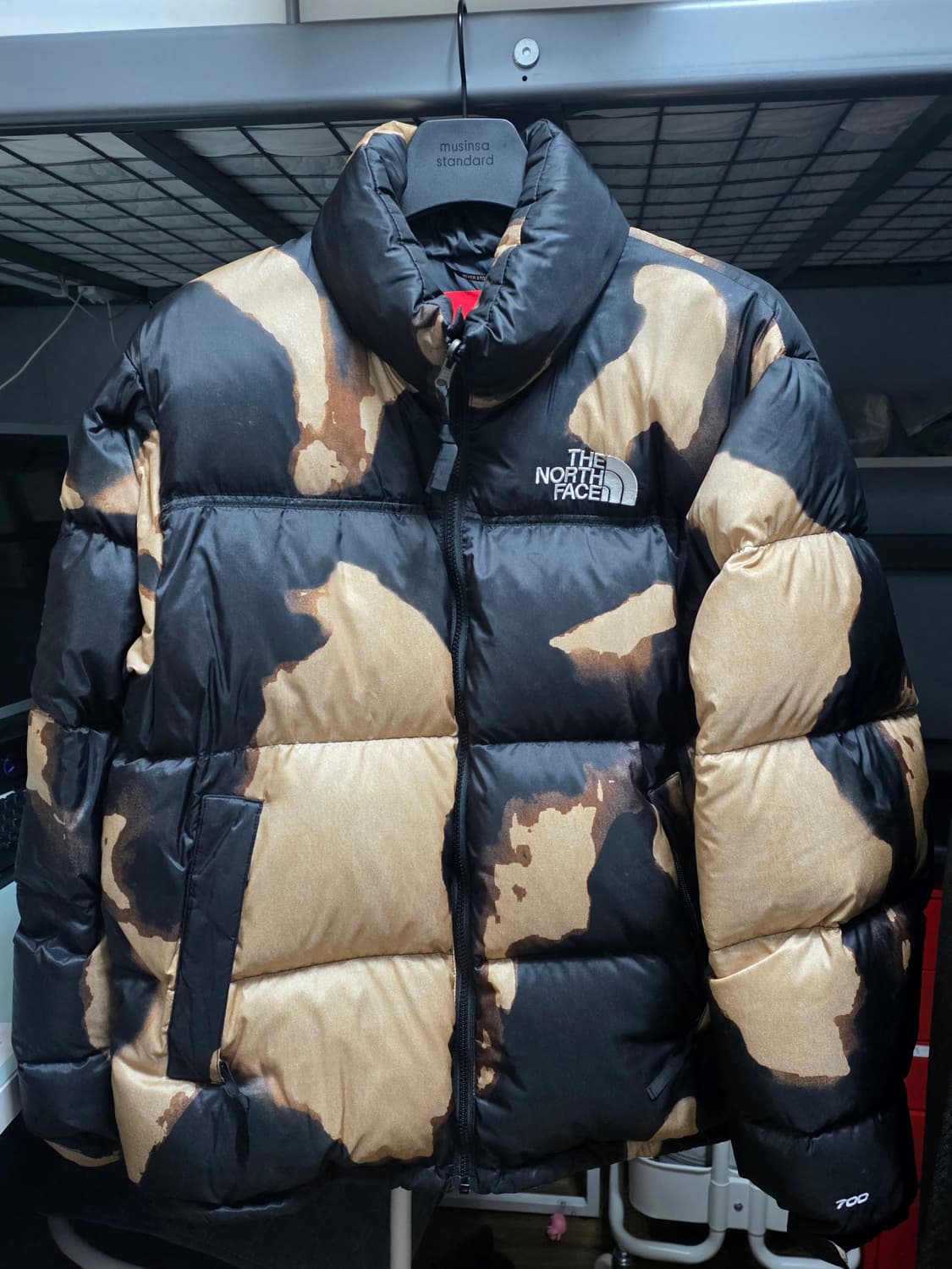 슈프림x노스페이스 블리치드 데님 패딩 상품이미지2