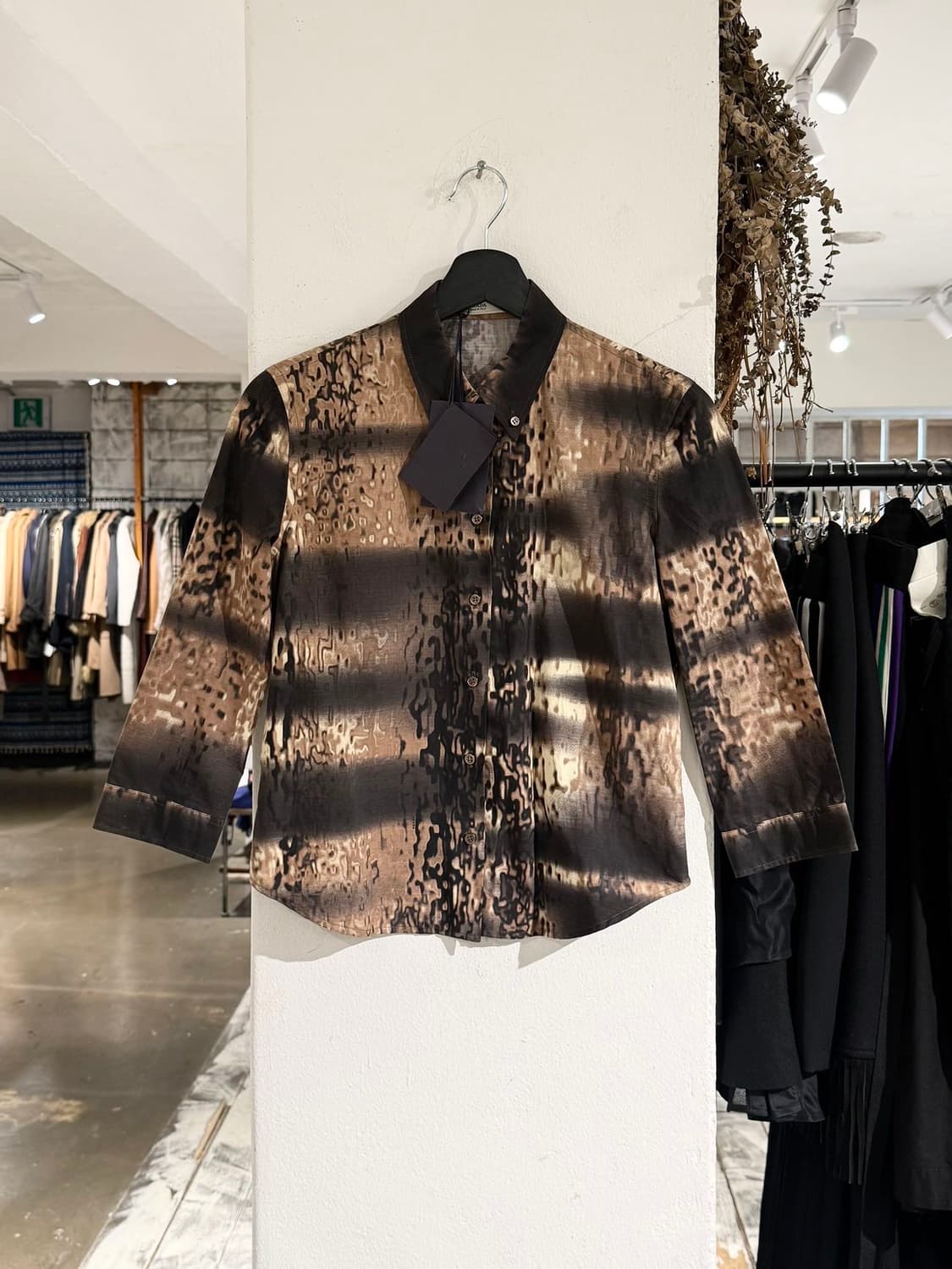 프라다 브라운 패턴 프린팅 슬림핏 셔츠 상품이미지1