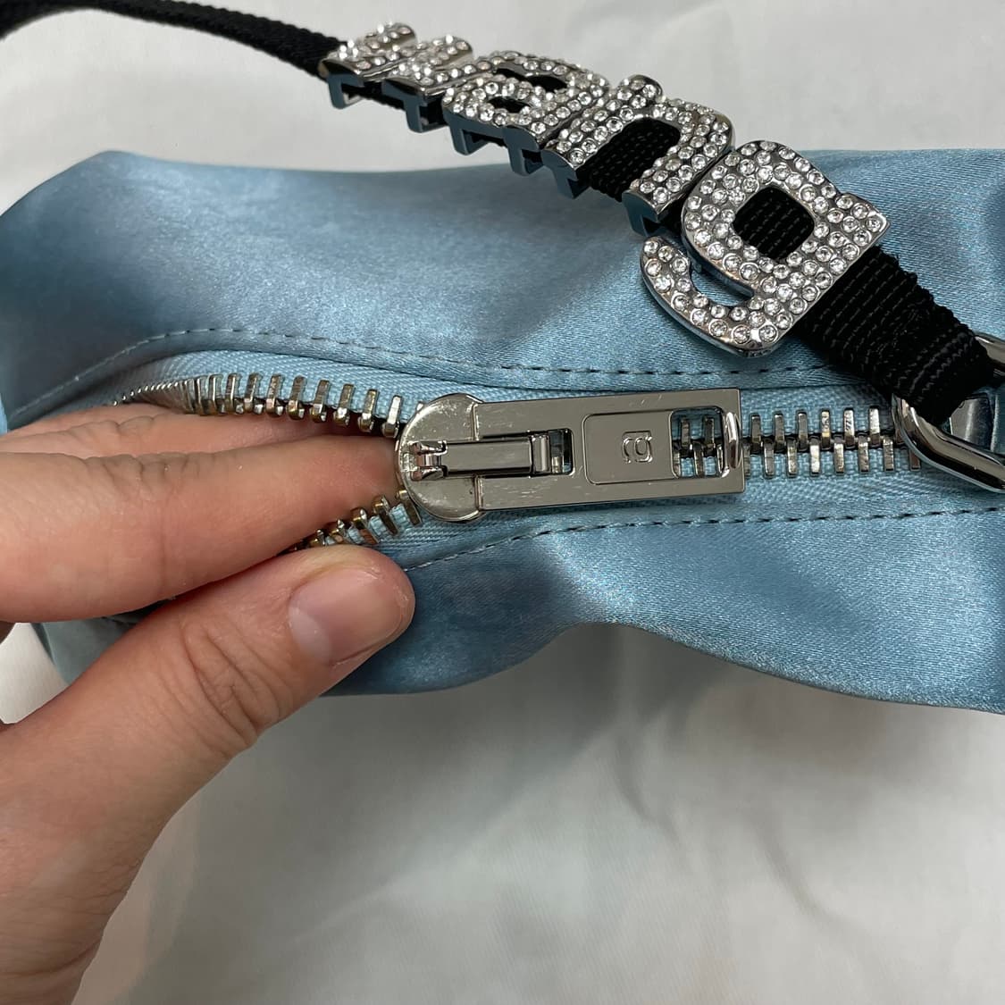 알렉산더왕 크리스탈 로고 새틴 미니백 상품이미지9