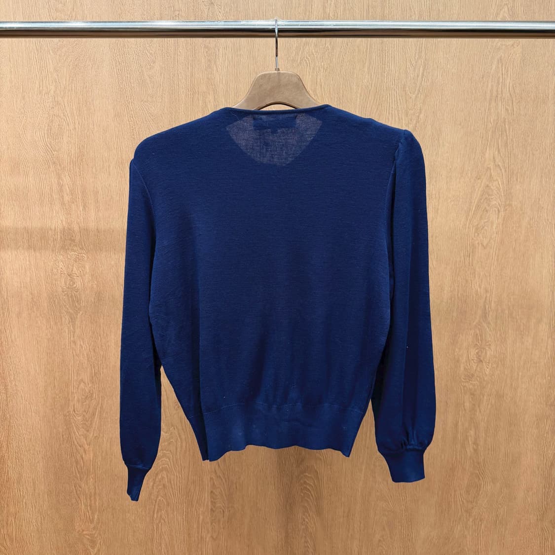 크리스찬 디올 긴팔 니트 가디건 무지 배색 원 버튼 디테일 블루 상품이미지3