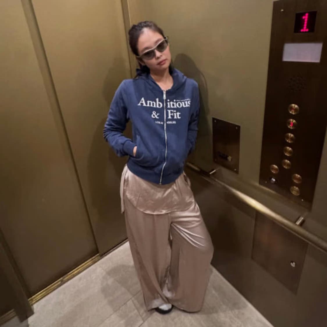 [미개봉] 몽벨 트레킹 선글라스 (제니착용) 실버 메탈릭 그레이 상품이미지5