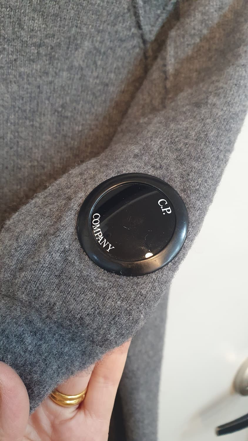 CP컴퍼니 하프집업 니트 52사이즈입니다.
라지입니다
 무난한 그레이 색 상품이미지5