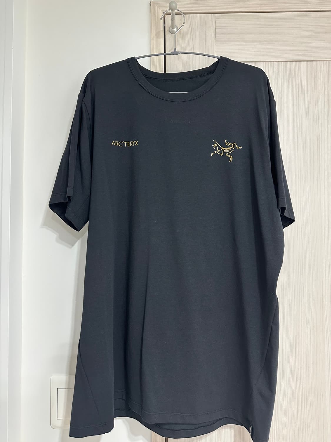 아크테릭스 캡티브 스플릿 티셔츠 블랙 XL 상품이미지1