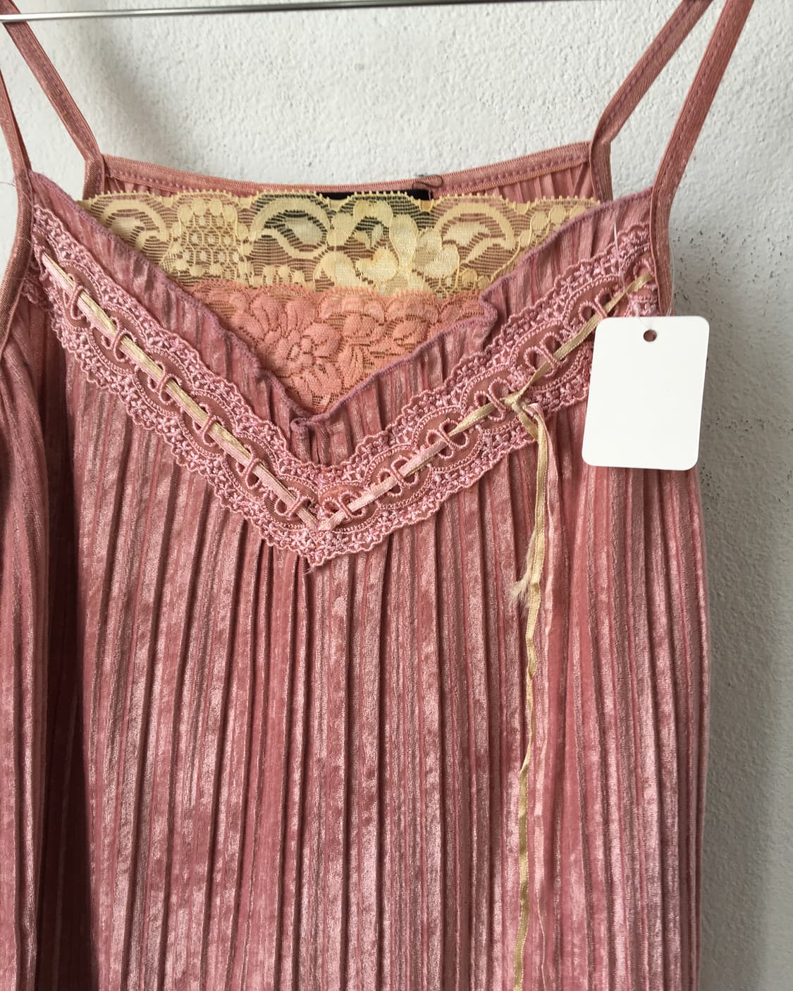 Lace trimming pleats velvet sleeveless 상품이미지3