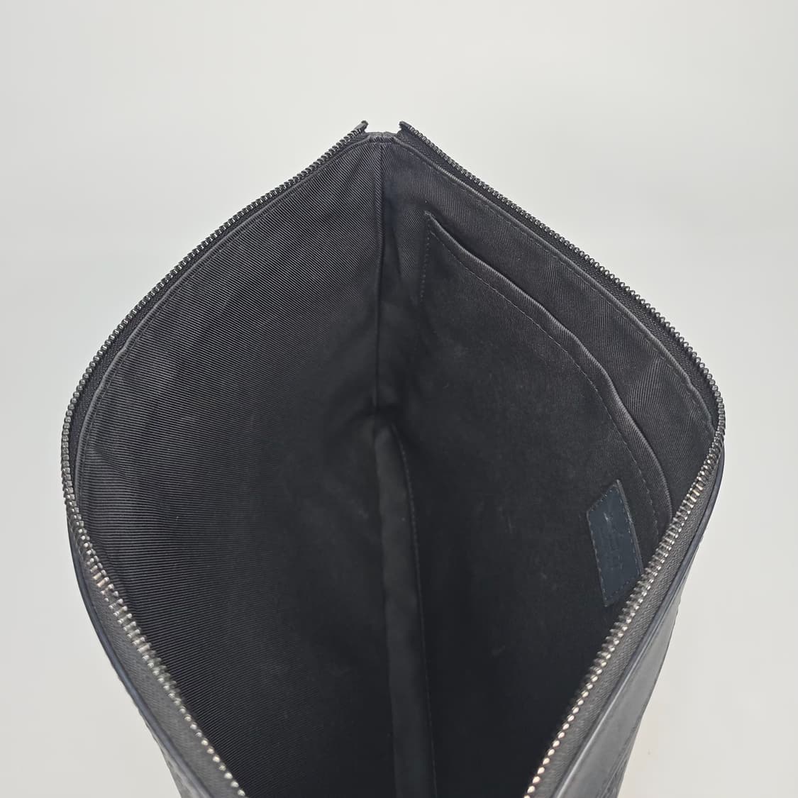 루이비통 모노그램 쉐도우 디스커버리 포쉐트 클러치백 상품이미지8