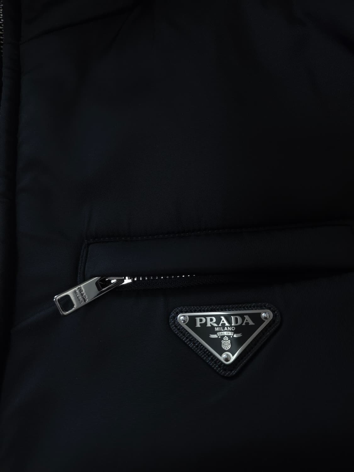 [L] 프라다 리나일론 개버딘 봄버 패딩 블랙(SGB499) 상품이미지4