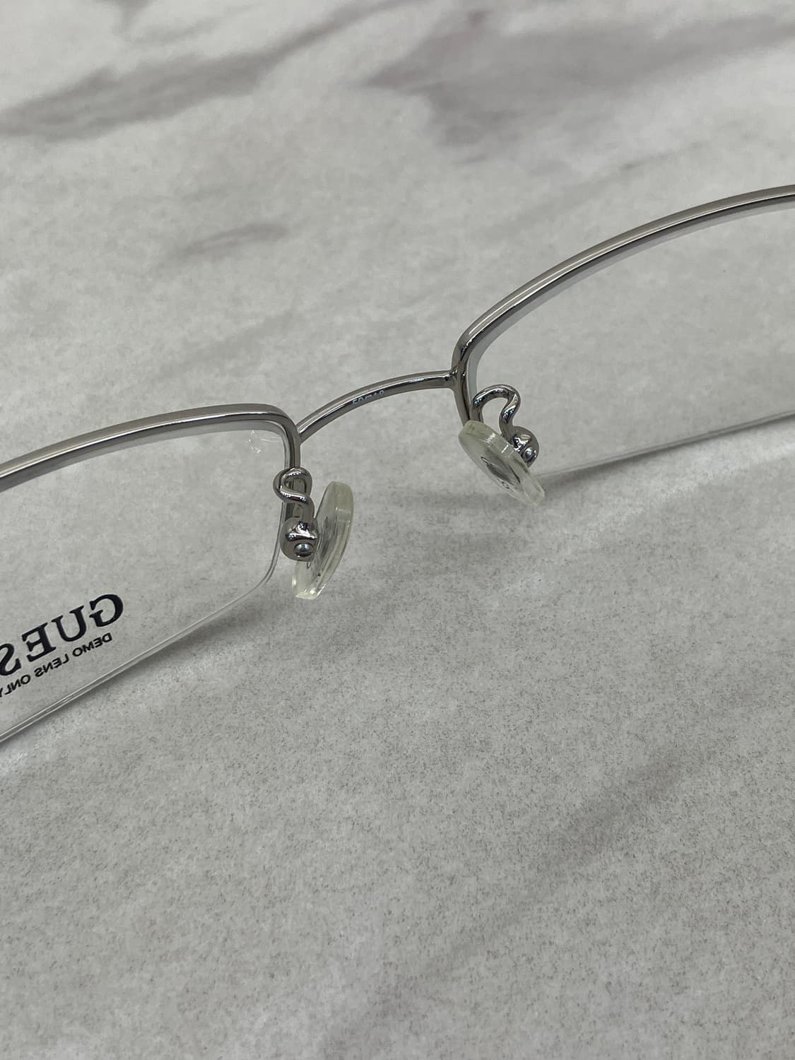 게스 GUESS 실버 스퀘어 반무테 안경 상품이미지4