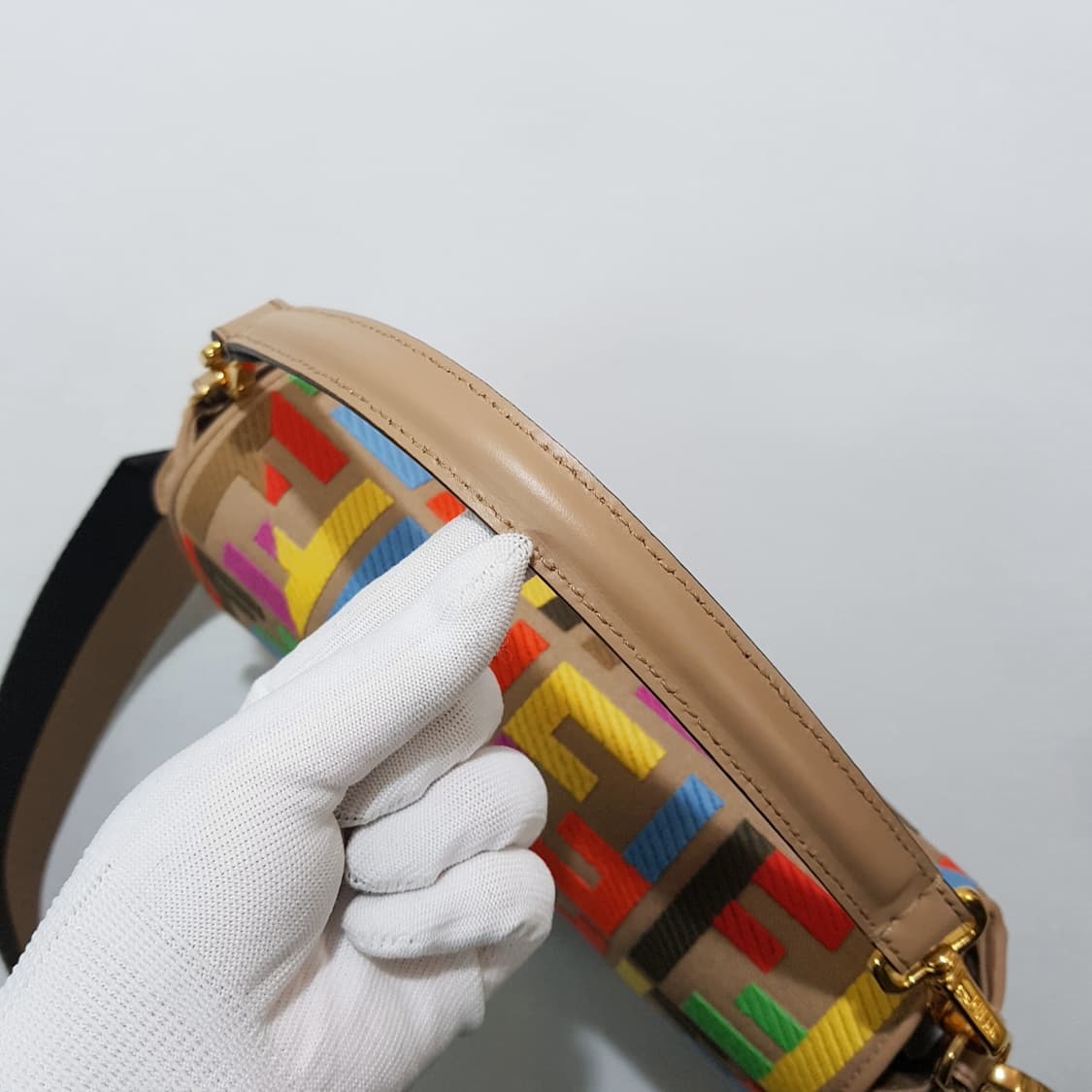 펜디 8BR600 바게트 미디움 숄더백 상품이미지6