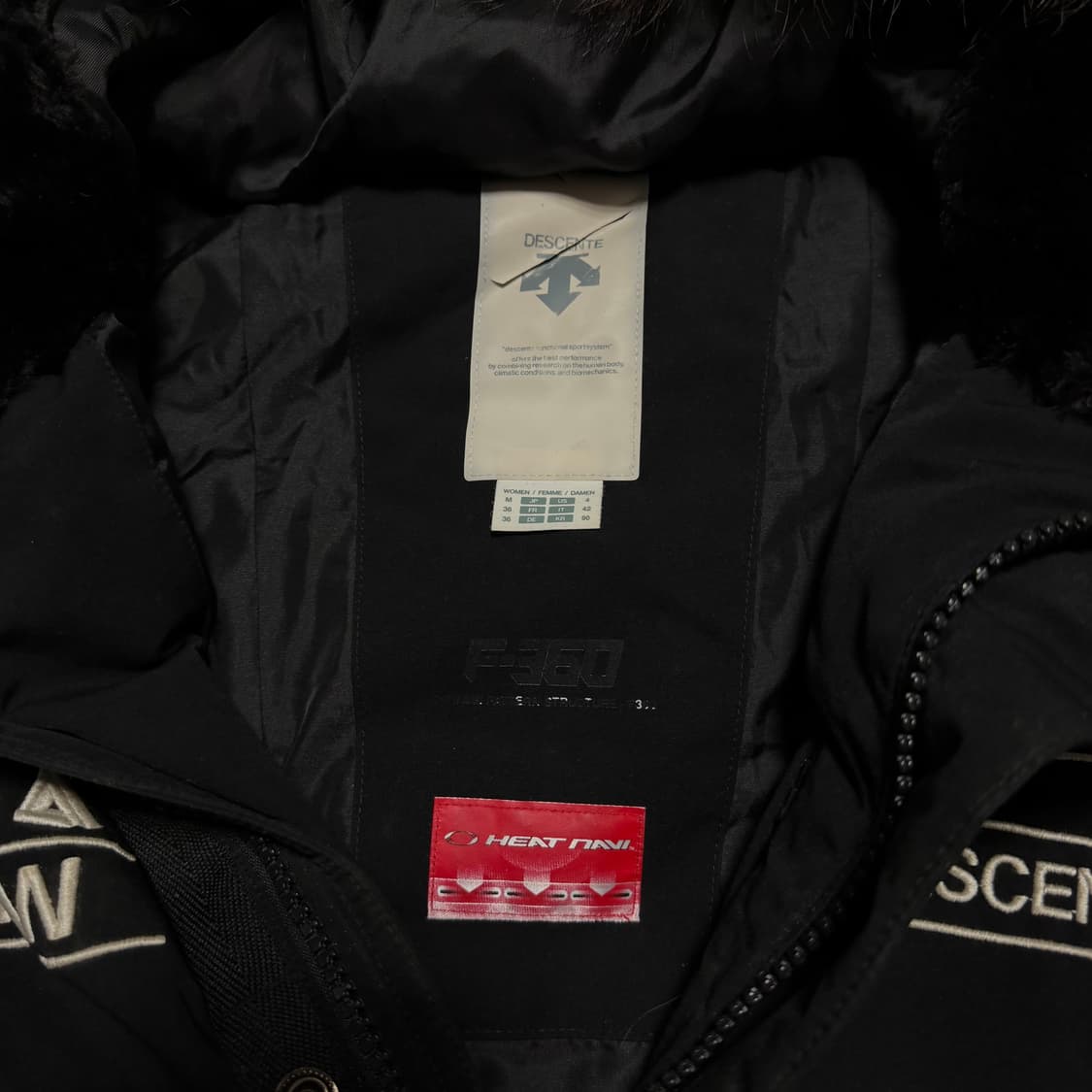 데상트 아우디 롱패딩 자켓 상품이미지4