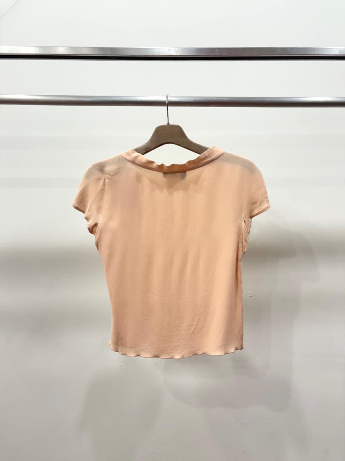 살바토레 페라가모 캡소매 블라우스 리본 타이 넥 셔링 디테일 핑크 상품이미지3