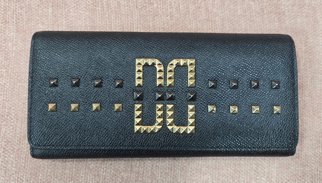 닥스 미사용  블랙 스터드 DD 로고 소가죽 여성 장지갑 상품이미지1