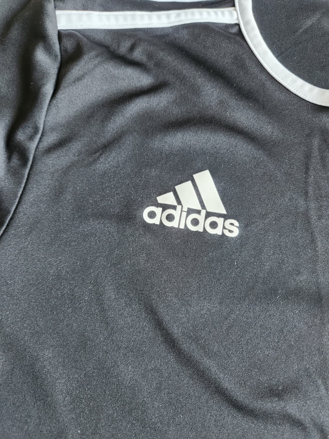 아디다스 ENTRADA 18 기능성 반팔티 사이즈L


오염 하자없이 깨 상품이미지4