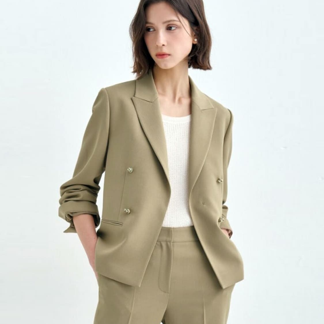 한섬 폼스튜디오(FOURM STUDIO) 금장버튼 피크드라펠 더블자켓 6 상품이미지6