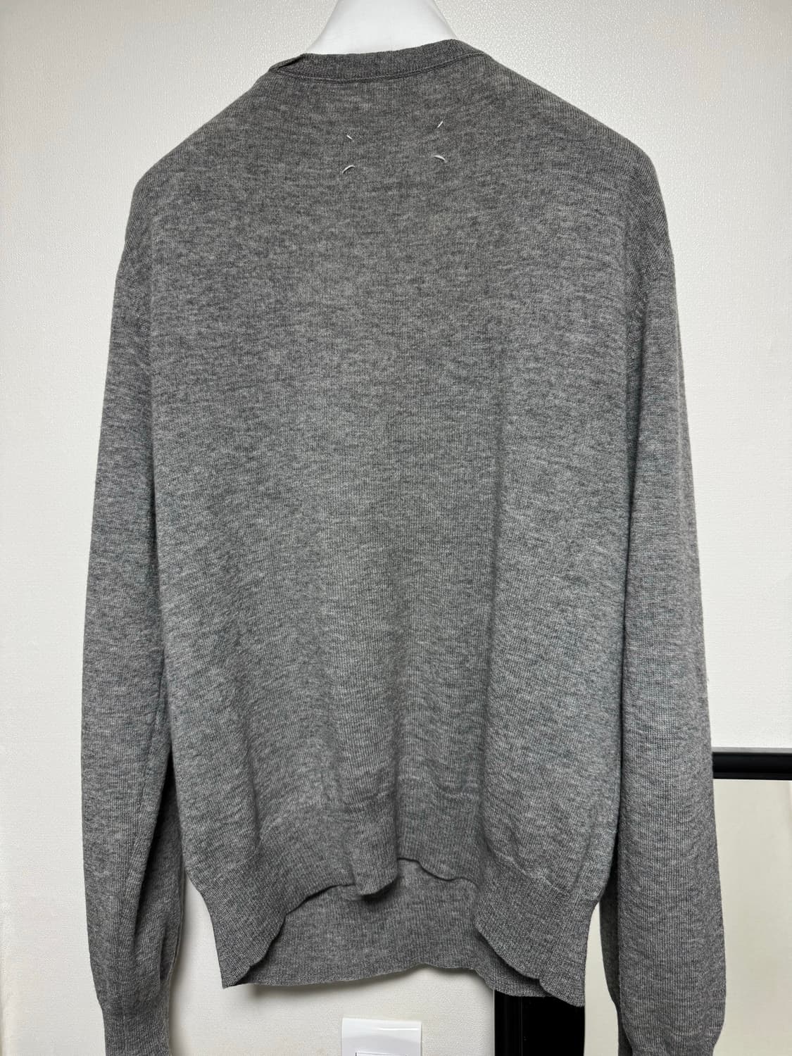 마틴 마르지엘라 언발란스 루즈넥 니트 상품이미지3