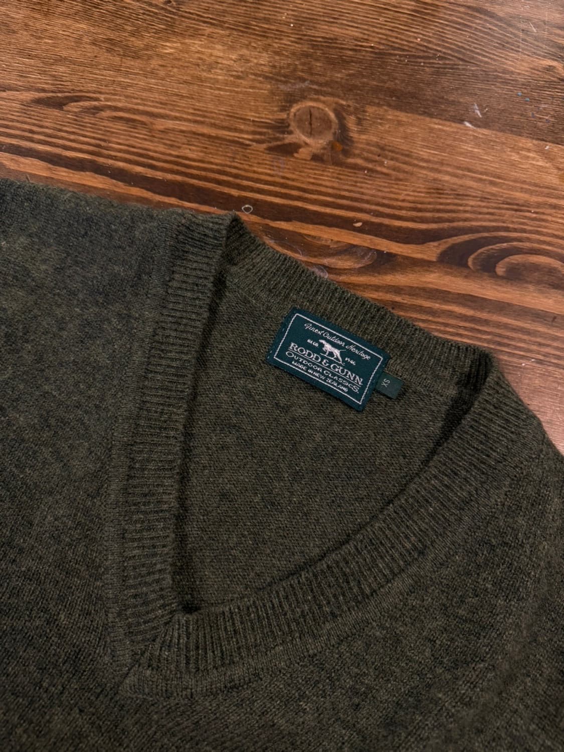 로드앤건 브이넥 니트 100 상품이미지5