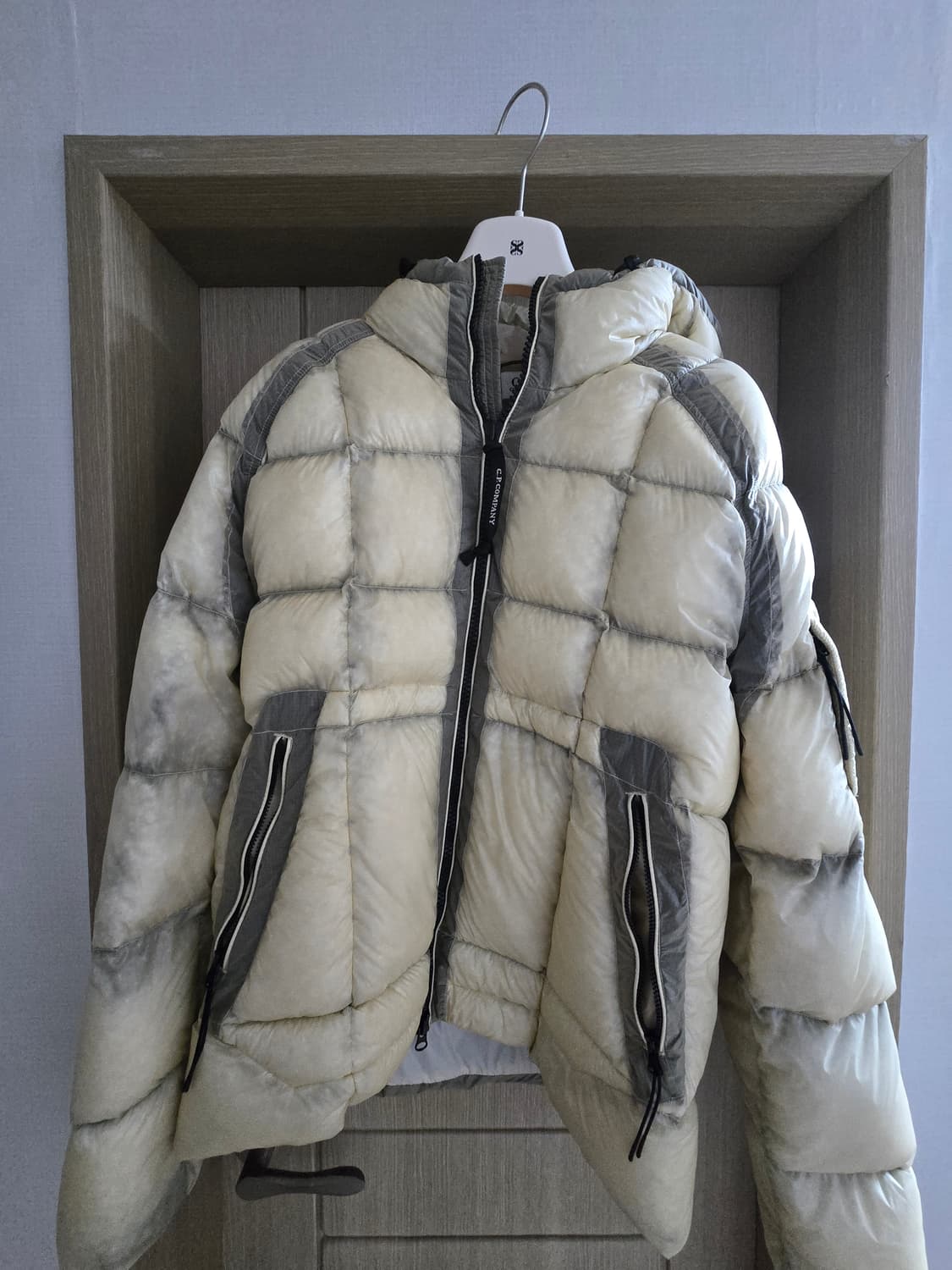 Cp컴퍼니 dd쉘 피스타치오 패딩(M사이즈) 상품이미지1