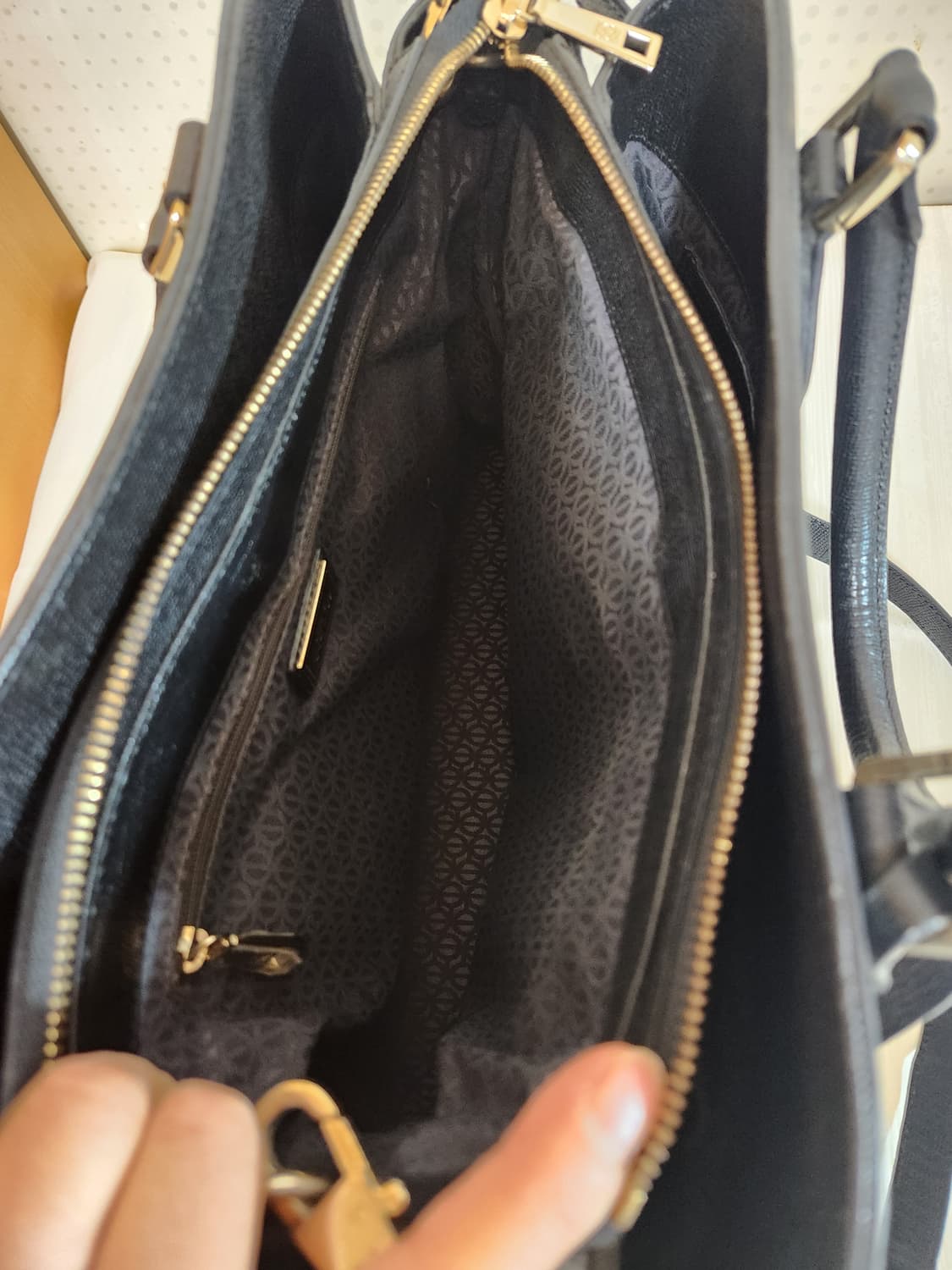 루이까또즈 블랙 가죽 토트백 겸 숄더백 상품이미지6