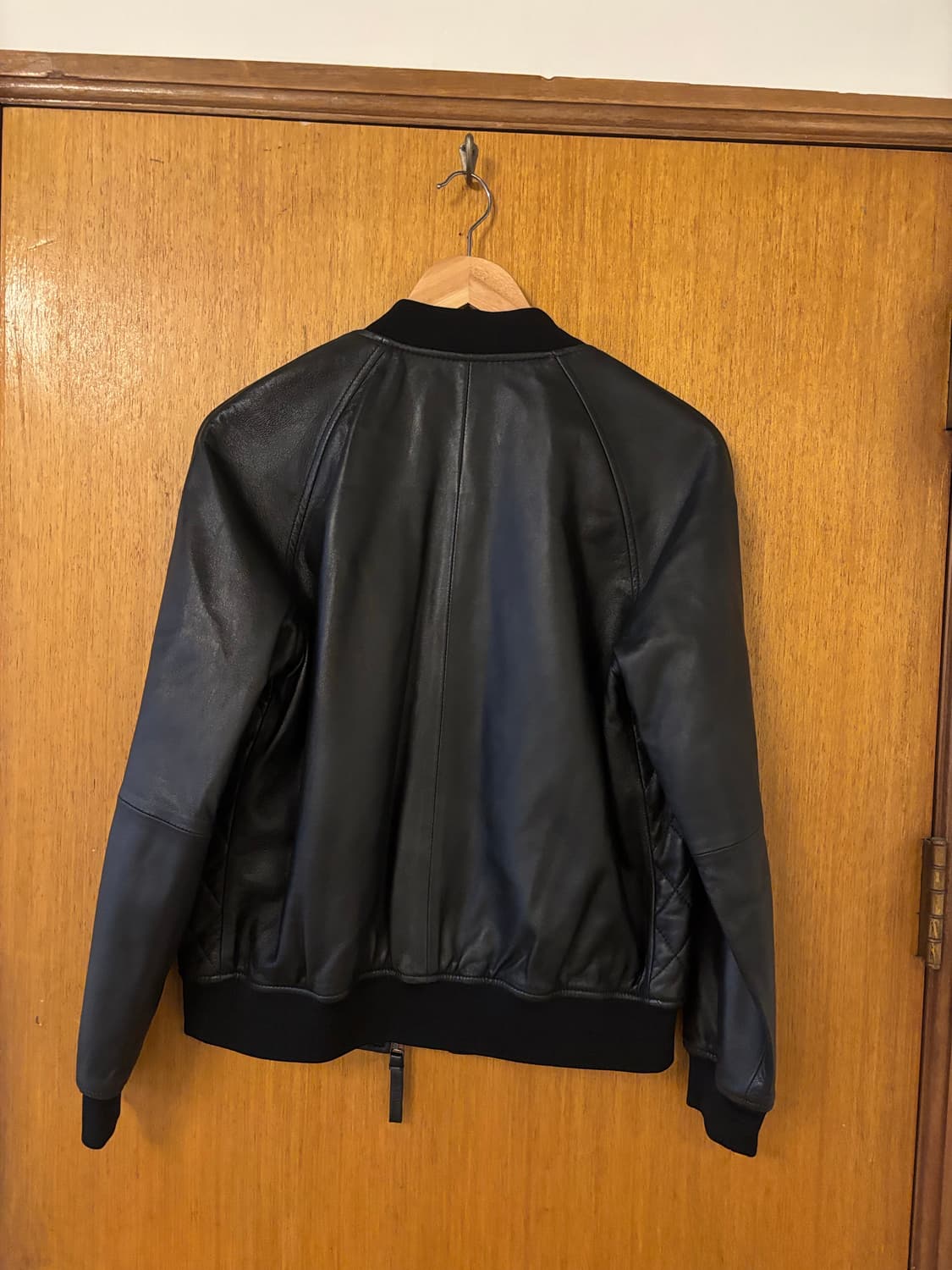 온앤온 블랙 퀼팅 가죽 봄버 자켓 상품이미지8