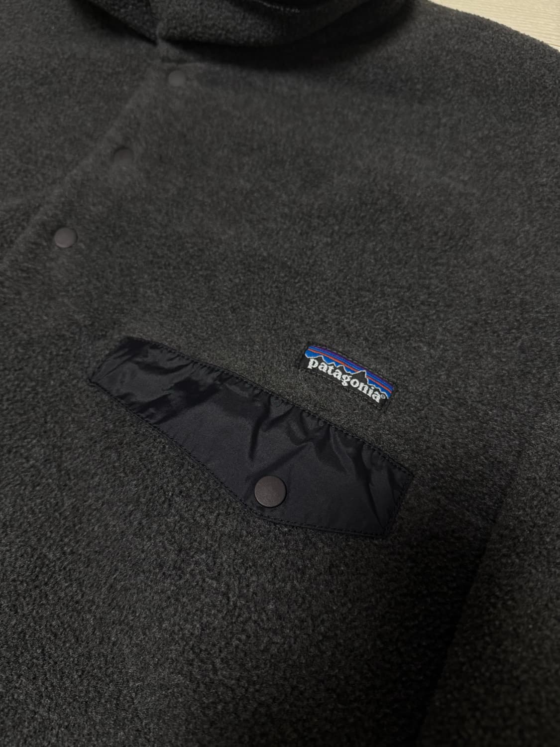 파타고니아 신칠라 스냅티 차콜/레드 L사이즈 상품이미지2