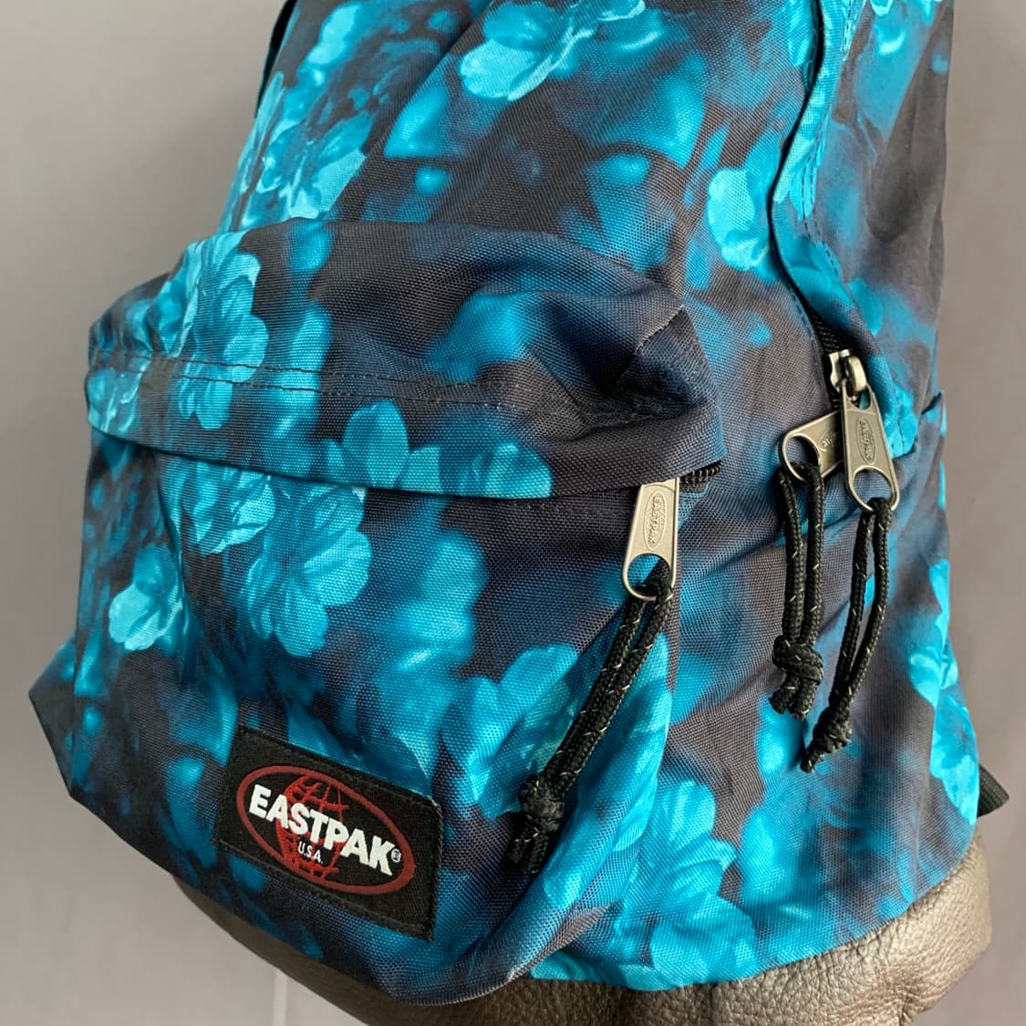 EASTPAK 이스트팩 와이오밍 가죽 배색 플라워 백팩 가방 상품이미지4
