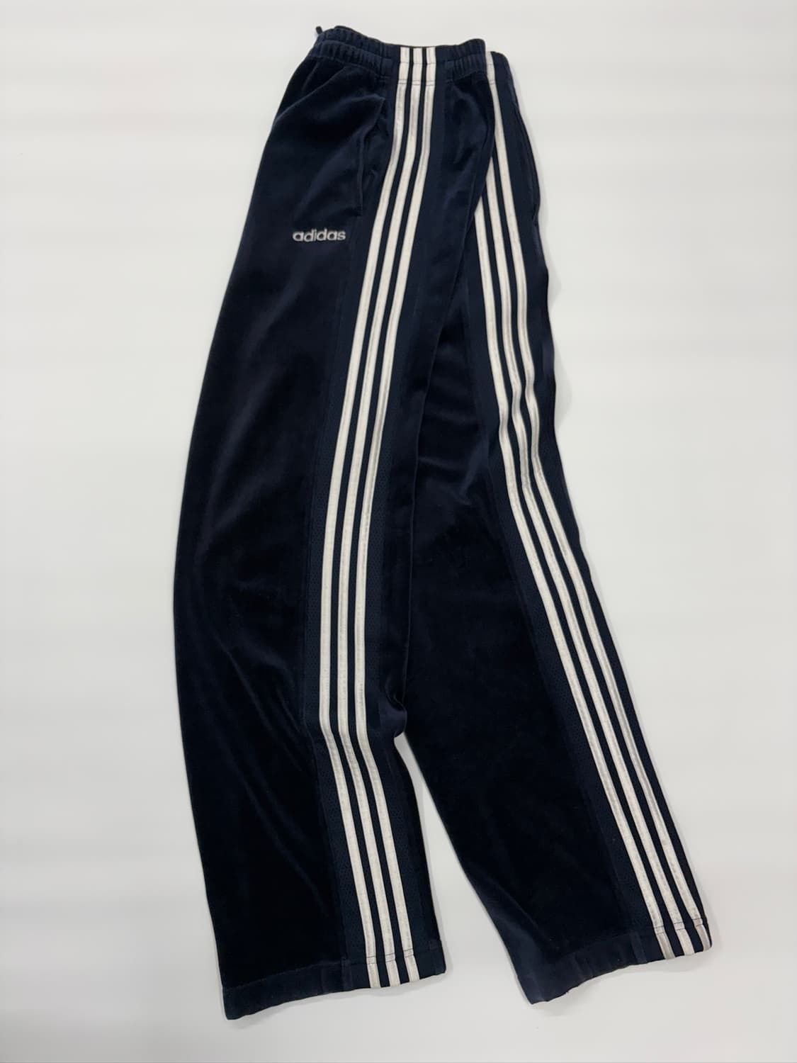 아디다스 와이드핏 벨벳 트랙 져지 팬츠 상품이미지4