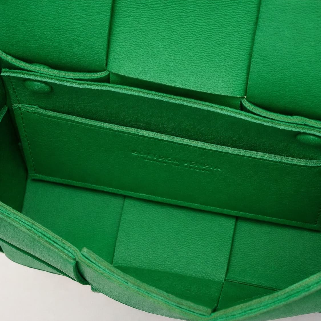 [S급] 보테가베네타 패러킷 카세트 미니 크로스백 판매합니다!!! 상품이미지2