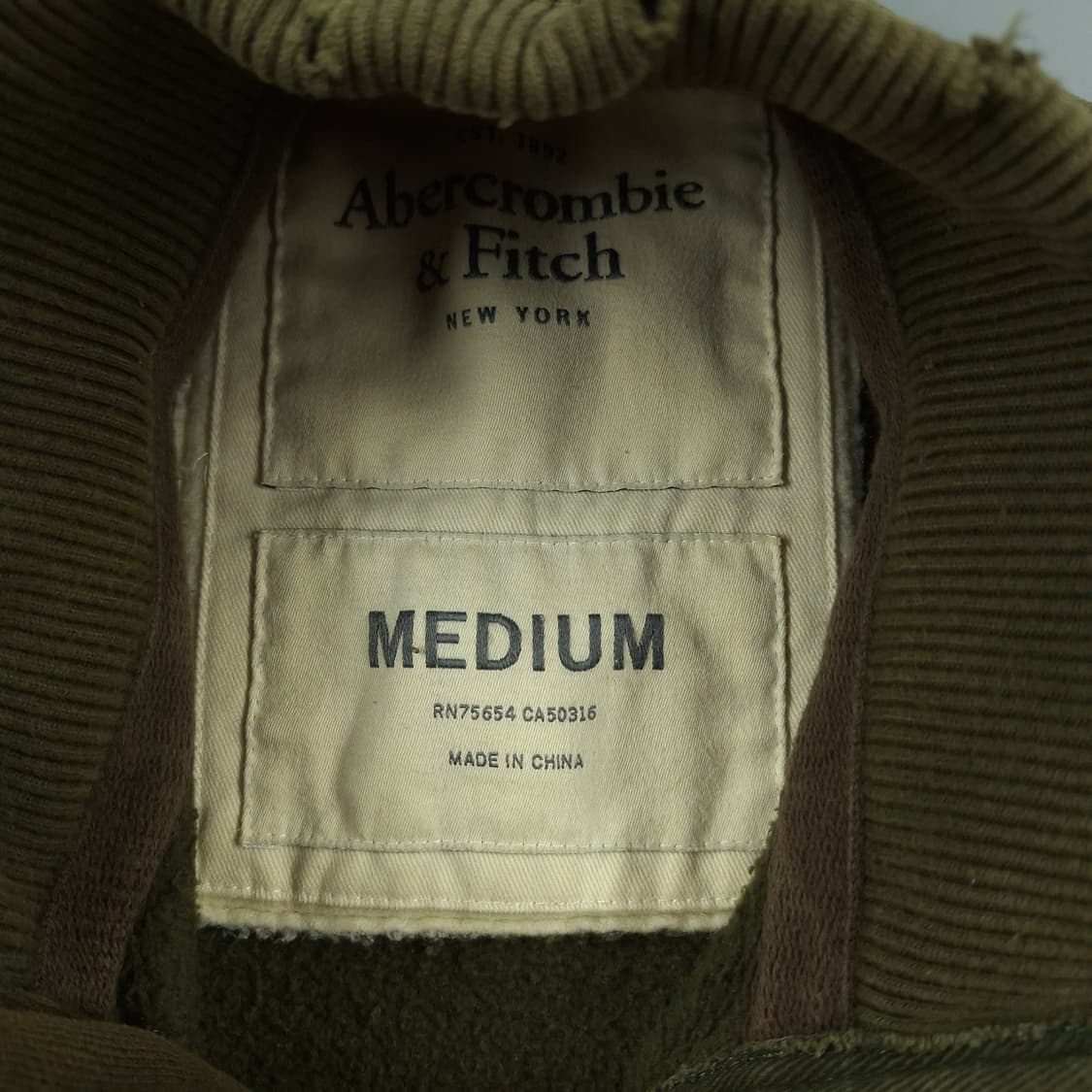 아베크롬비 피치 카키 데미지드 A92 반집업 머슬핏 맨투맨 티셔츠 L 상품이미지8