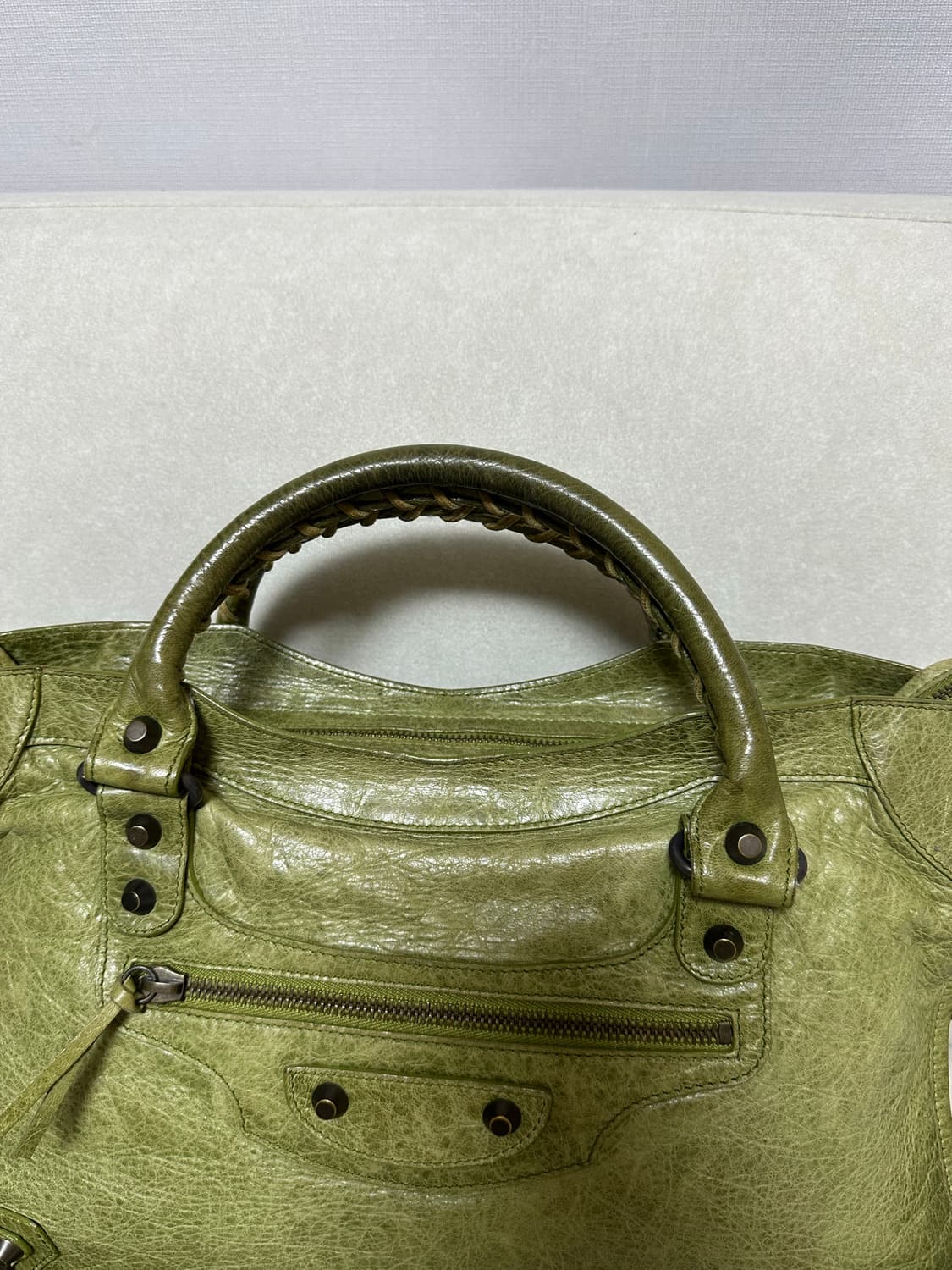 [A 정품] 발렌시아가 시티 모터백 미디움 올리브그린 상품이미지4