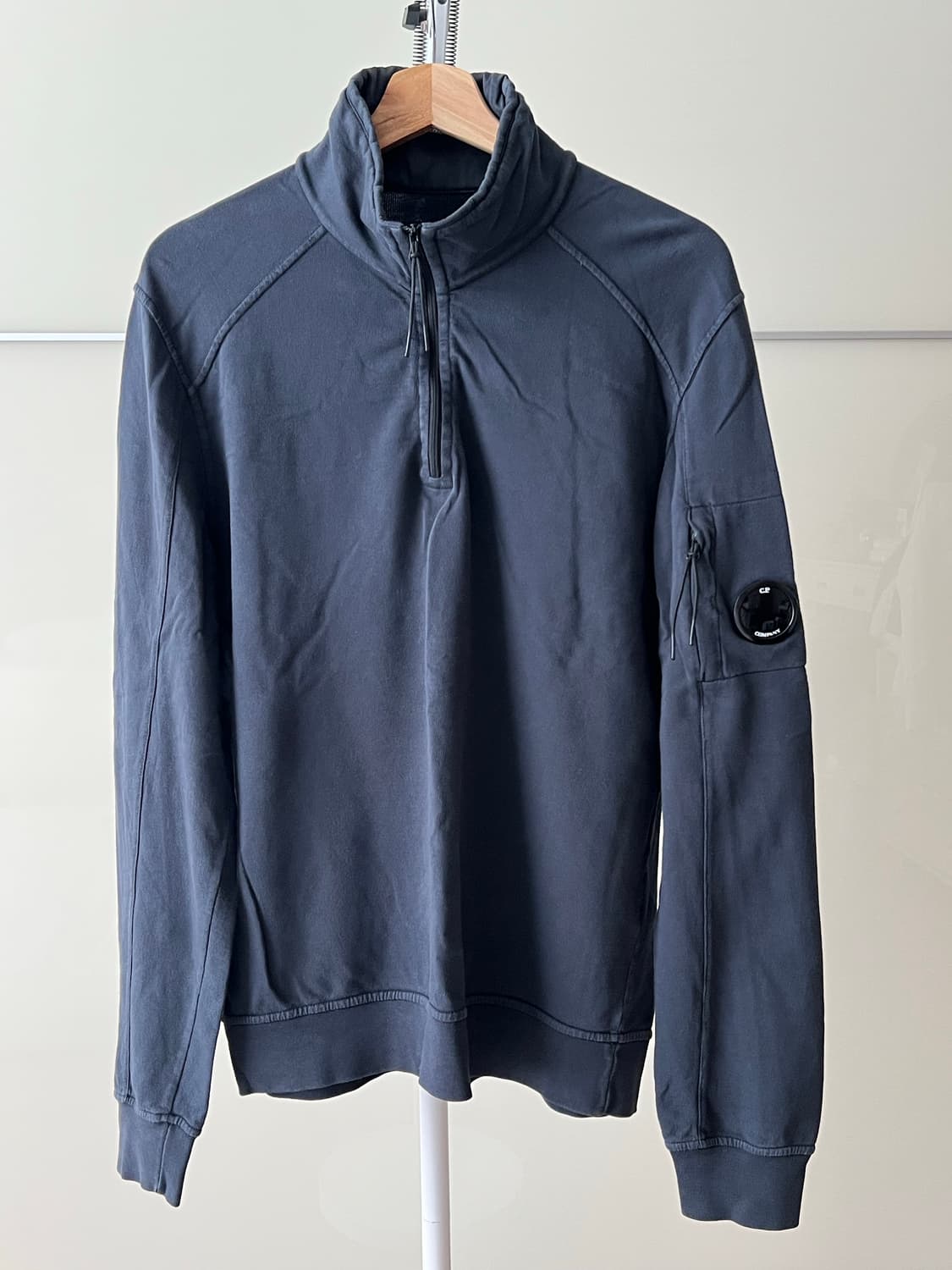 C.P COMPANY 하프 집업 티셔츠 상품이미지1