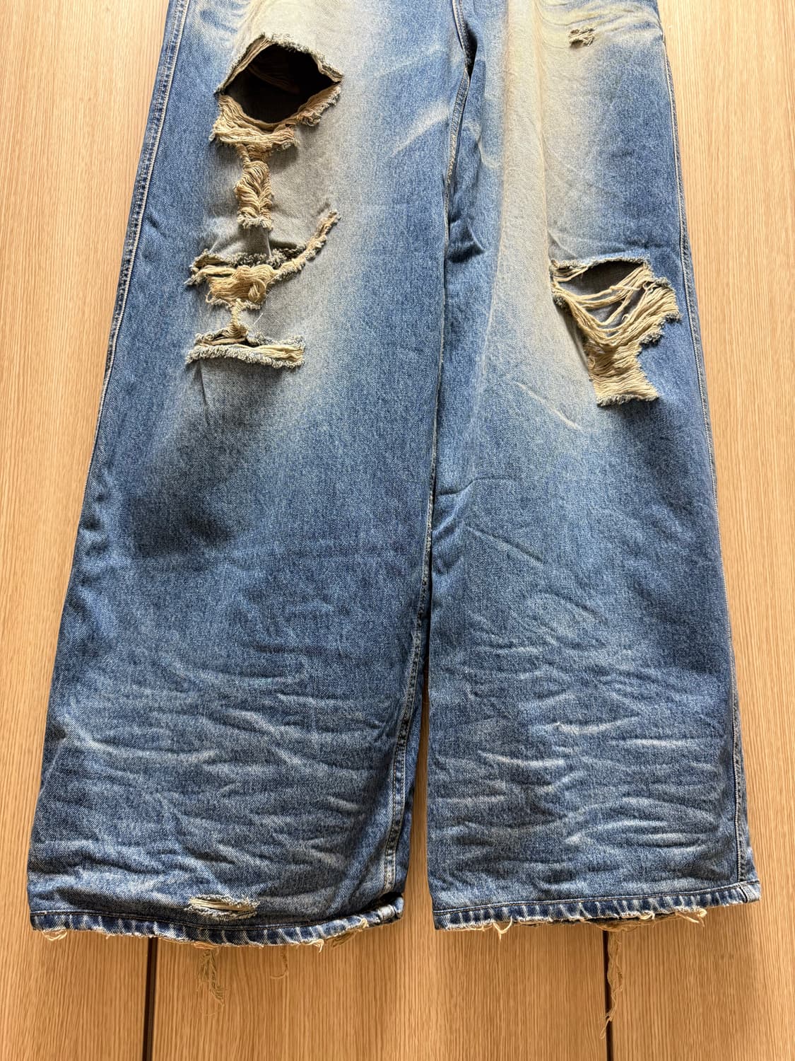 애모스탠스클럽 Destroyed baggy wide leg jeans 상품이미지3