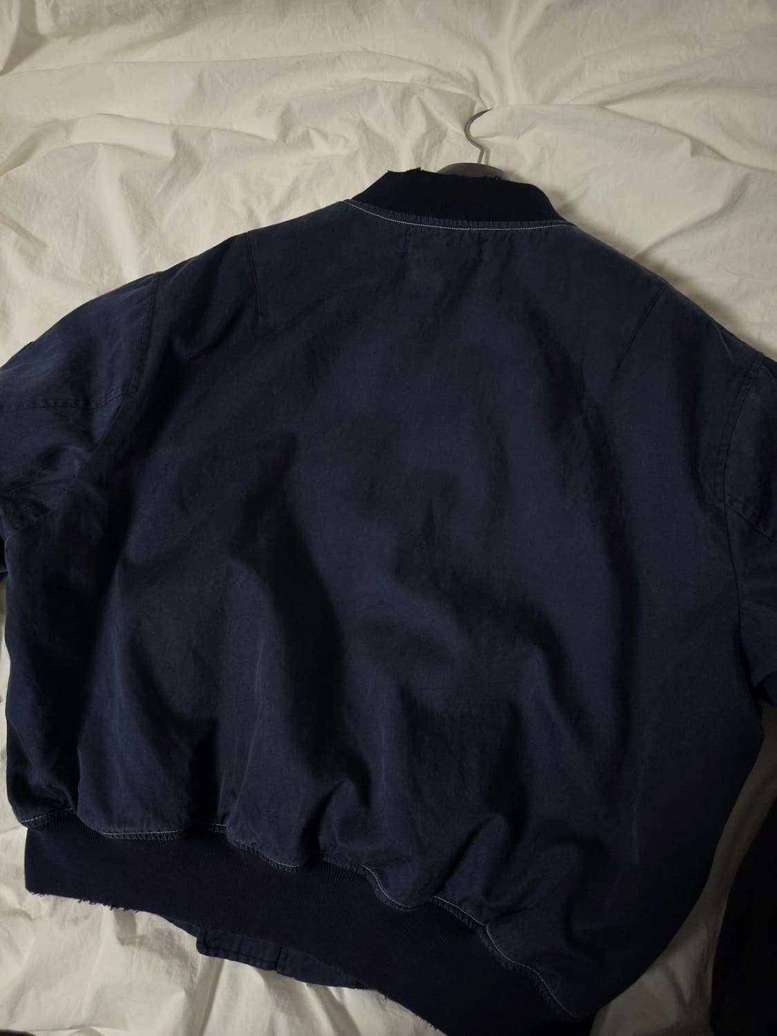 [2] 아프레쎄 25AW 빈티지 실크 플라이트 자켓 상품이미지3