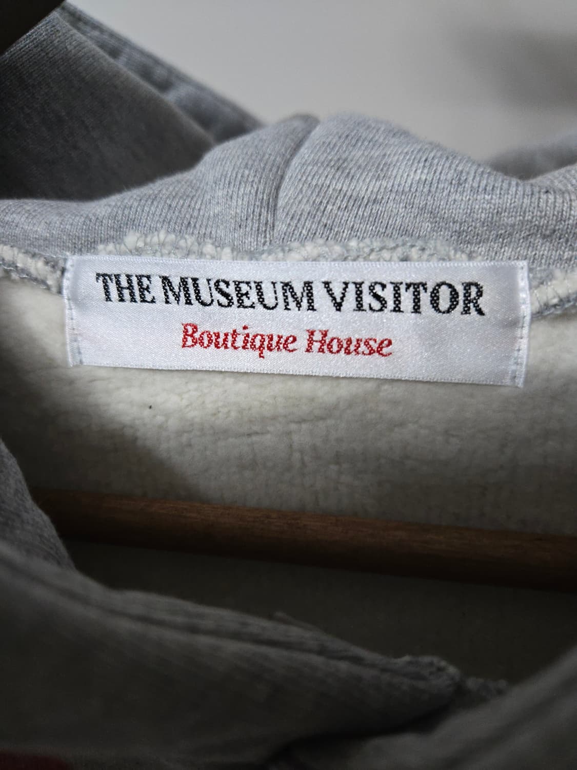 더뮤지엄비지터 스프레이 드로잉.기모 후디 (공용  프리) 상품이미지4