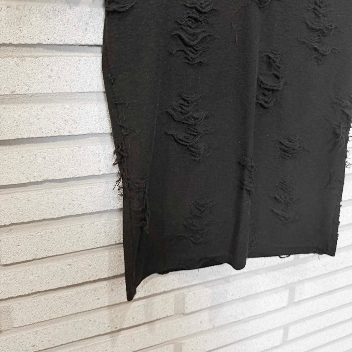 발망 반팔 티셔츠 데미지 디테일 블랙 상품이미지4