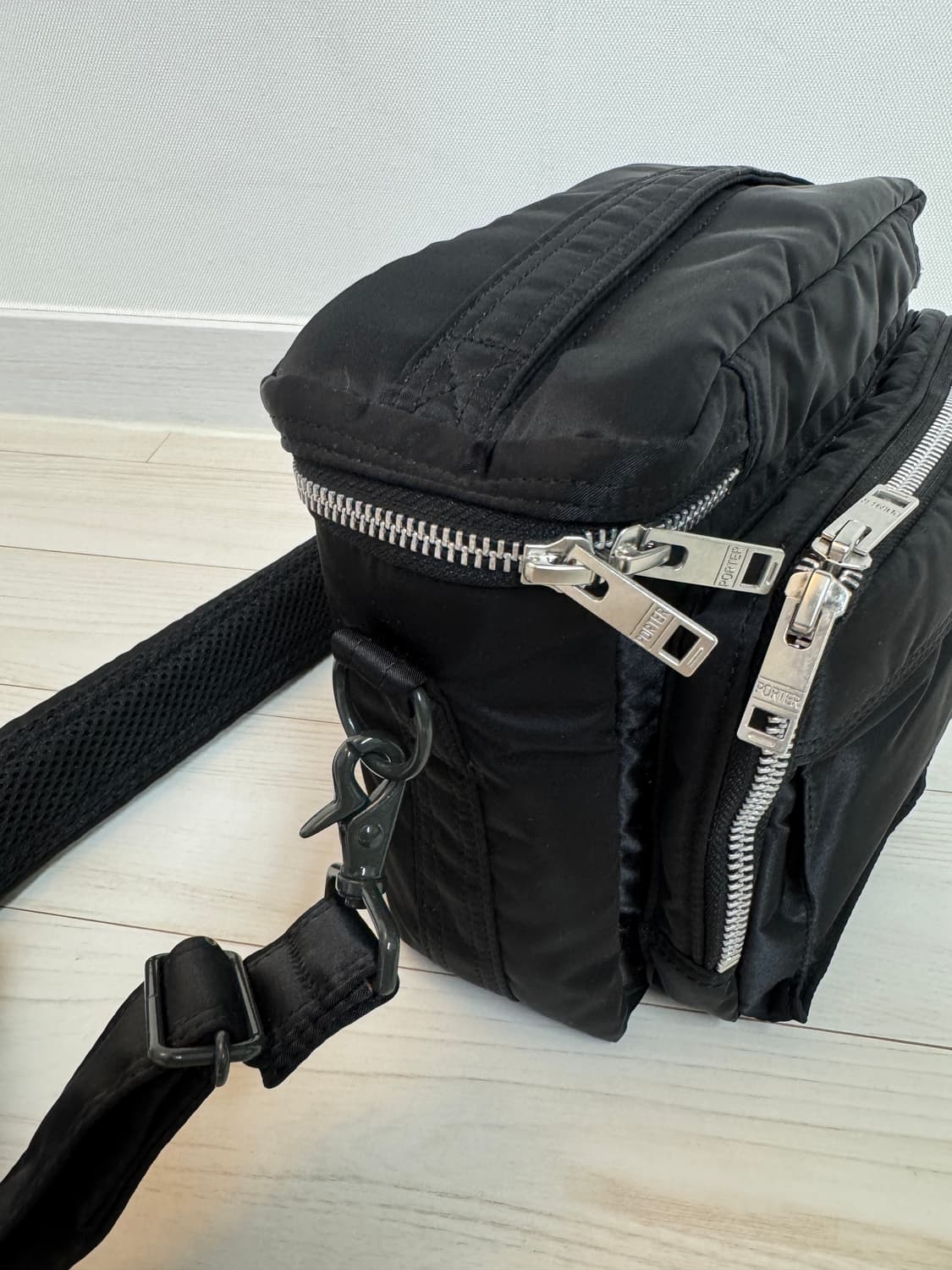 강민경 포터 탱커 카메라 백 블랙 상품이미지2