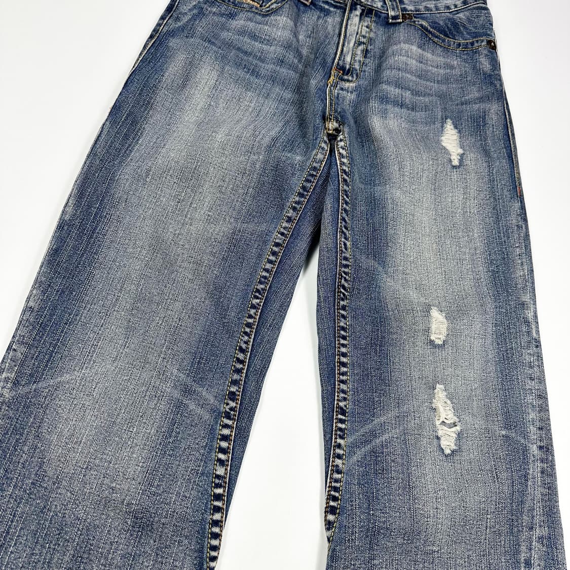 32 트루릴리전 OG 와이드 부츠컷 데미지 데님팬츠 상품이미지3