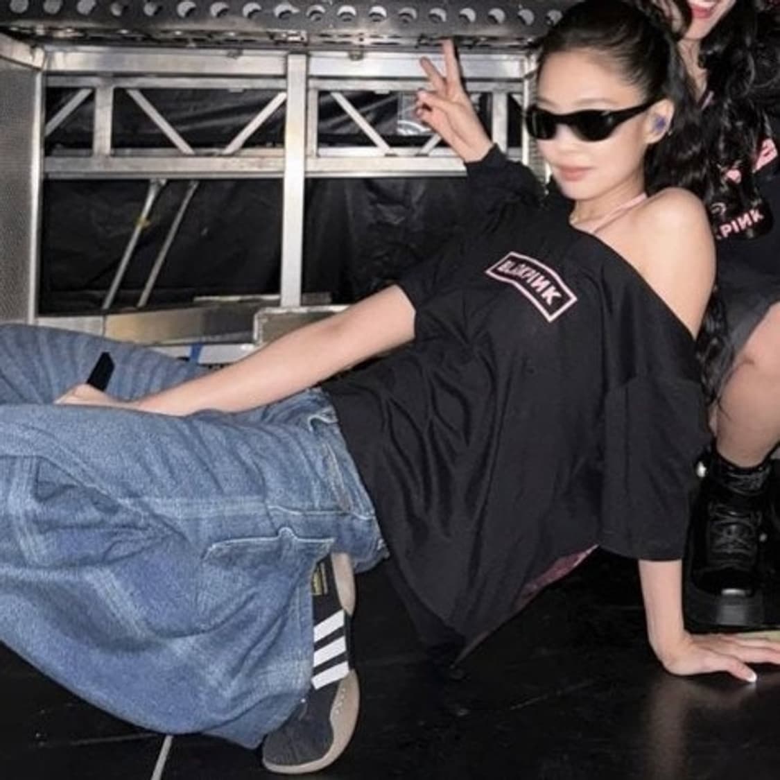 송포더뮤트 아디다스 (제니착용) 상품이미지2