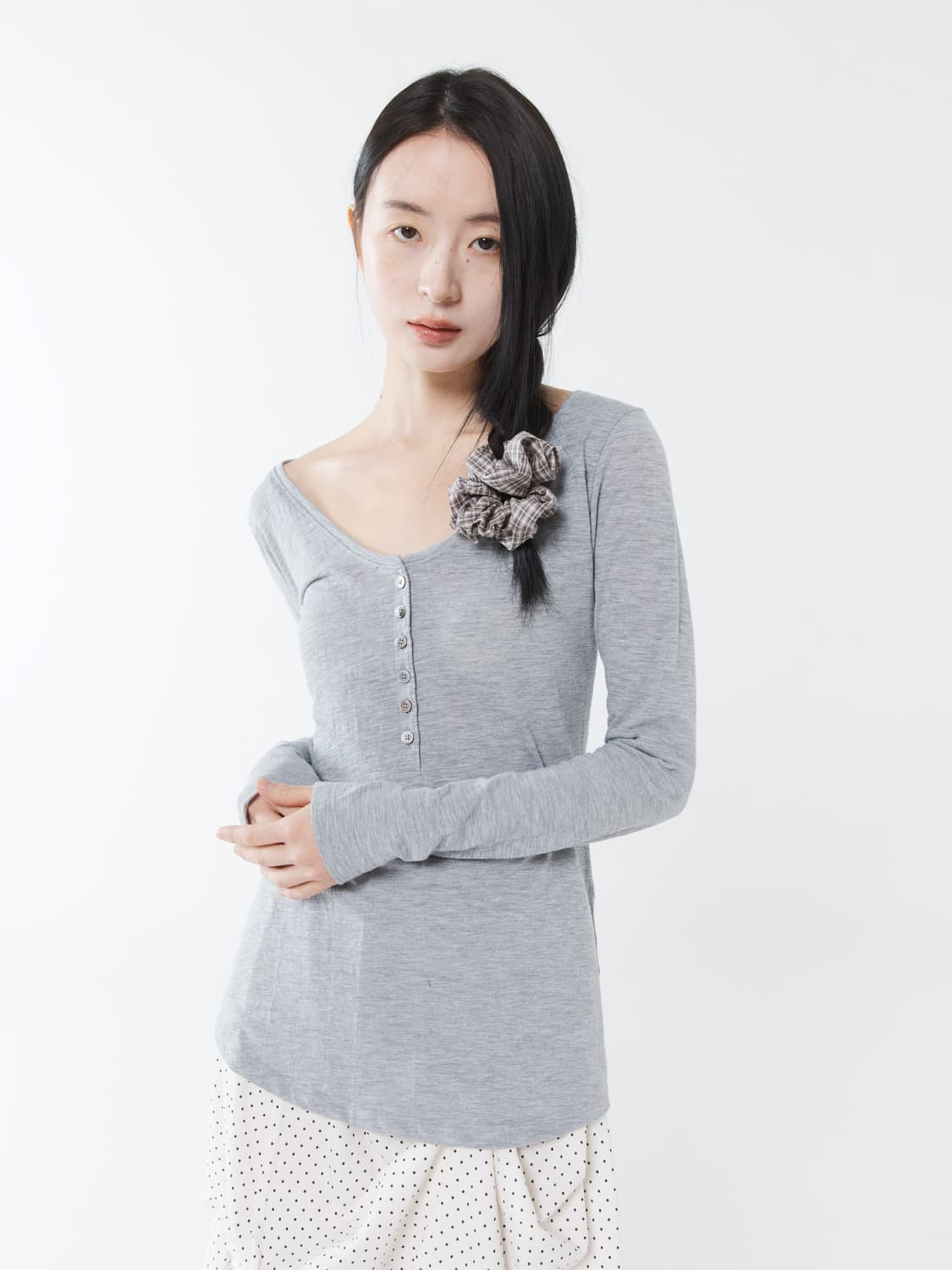 콜로신스 SHELL BUTTON TOP GRAY 상품이미지2