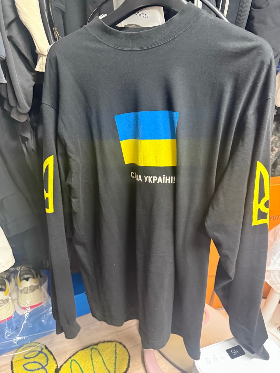 발렌시아가 우크라이나 롱슬리브 상품이미지1