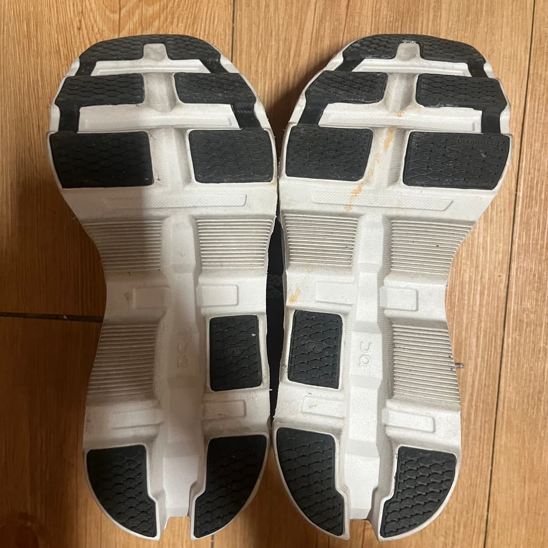 온러닝 클라우드몬스터2 245 화이트 러닝화  상품이미지4