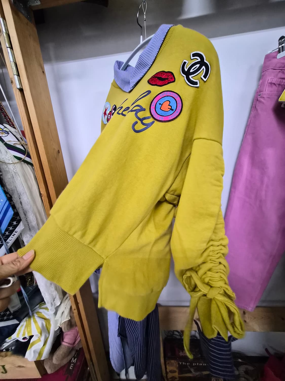 유니크 패치 스트링 맨투맨 상품이미지5